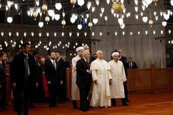il papa alla moschea blu di istanbul 2