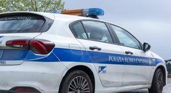 Ricoverato dopo inseguimento con polizia, muore al San Filippo Neri: parenti assaltano auto davanti ospedale