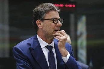 sp conferma rating italia a bbb e outlook migliora giorgetti il lavoro paga 2