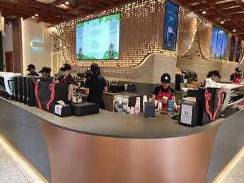 starbucks percassi 1 anniversario apertura unico flagship store in italia in p zza s silvestro 2