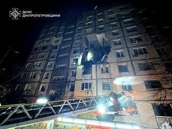 Ucraina, raid russo su Dnipro: uccisa una donna, 11 feriti tra cui bambini