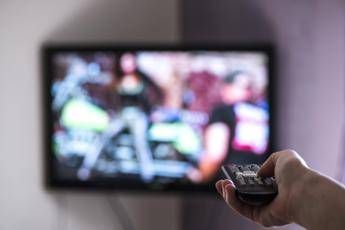 Canone Rai 2026, esenzione per gli over 75: come fare e le scadenze da rispettare