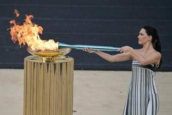 milano cortina 2026 fiamma olimpica accolta oggi in italia da mattarella 2