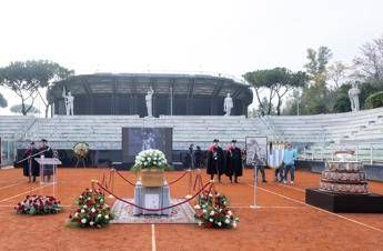 nicola pietrangeli camera ardente al foro italico sulle note di aznavour alle 15 i funerali 2