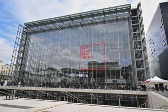 piu libri piu liberi al via la fiera a roma tra polemiche e file agli stand 2