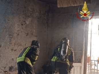 roma incendio in appartamento in centro nessun ferito 2