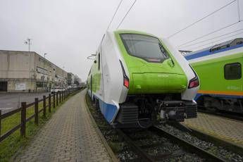 trenord completato piano rinnovo flotta entra in servizio ultimo dei 214 treni nuovi 2
