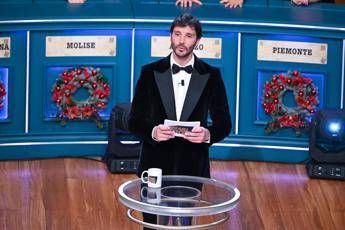 Ascolti tv, De Martino ‘re’ della prima serata: vince ‘Affari Tuoi – Lotteria Italia’ con 35,9%