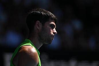 australian open la chiusura del tetto durante la finale fa infuriare alcaraz 2