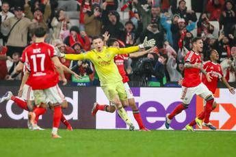 champions benfica qualificato allo scadere con gol del portiere mourinho show in panchina 2