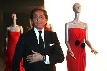È morto Valentino, Meloni: “L’Italia perde una leggenda”. Mattarella: “Guardava oltre convenzioni”