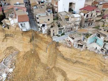 frana niscemi palazzina di tre piani crolla nel precipizio era nella zona rossa 2