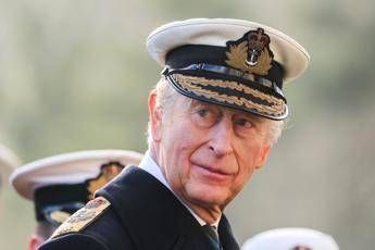 Re Carlo instancabile, batte il record di impegni reali nel 2025 e supera la principessa Anna