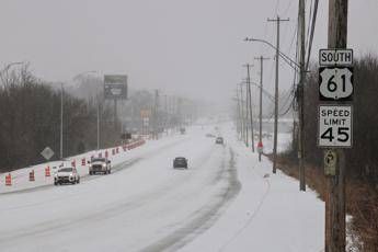 Tempesta di neve e ghiaccio negli Usa, oltre 12mila voli cancellati