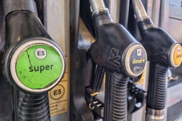 Carburanti, ecco quanti distributori fanno lo sconto su benzina e gasolio: la mappa regione per regione