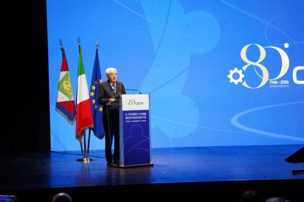 Mattarella: “Funzionari pubblici a servizio esclusivo della Nazione”