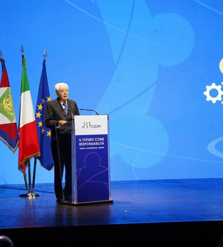 Mattarella: “Funzionari pubblici a servizio esclusivo della Nazione”