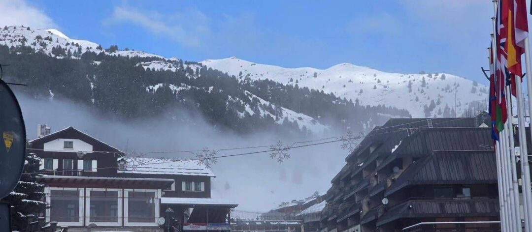 Prima neve a Sestriere, le montagne della Vialattea si imbiancano: ecco le immagini