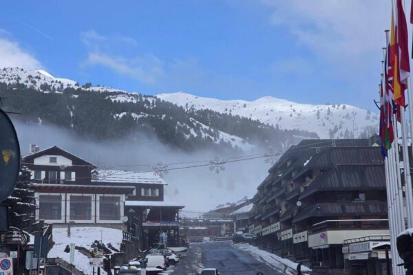 Prima neve a Sestriere, le montagne della Vialattea si imbiancano: ecco le immagini