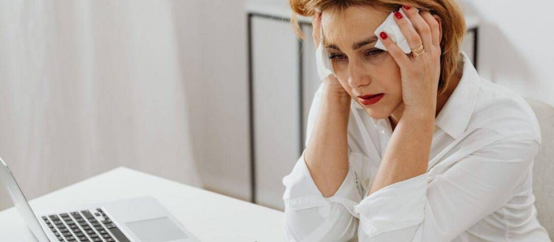 Tumore al seno: vampate per 70% donne con cancro al seno, esperti: “Un aiuto da terapia orale”