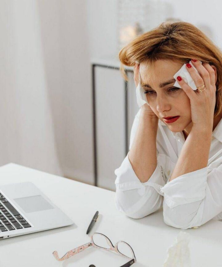 Tumore al seno: vampate per 70% donne con cancro al seno, esperti: “Un aiuto da terapia orale”
