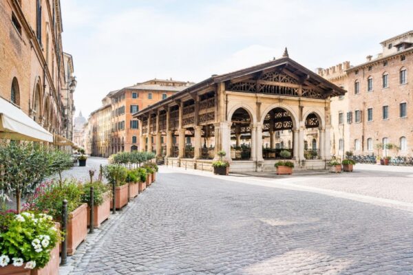 Fine del mercato del Carmine, l’edificio passa al patrimonio comunale