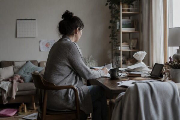 Work-life balance per mamme: strumenti, esempi e confini gentili