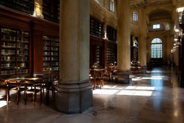Corsi alla biblioteca di Samarate: arte, lingue e benessere per tutte le età