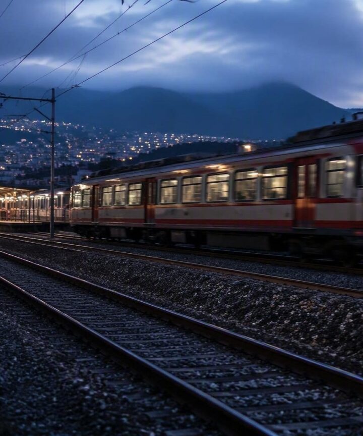 Trasporti in Campania: disagi quotidiani e incidenti sulla Circumvesuviana