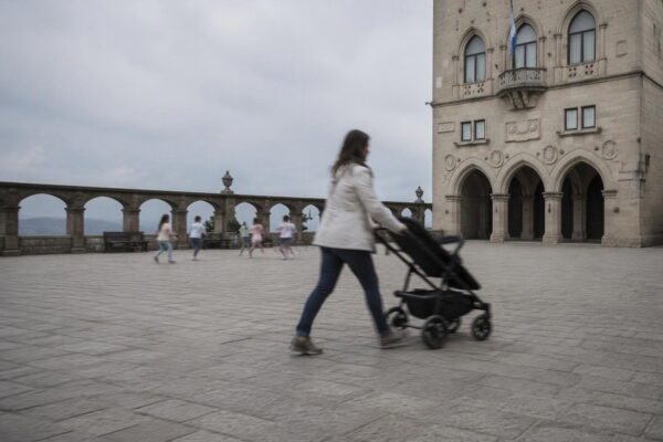 Bonus bebè, congedi più lunghi e asili più accessibili: la riforma family 2026