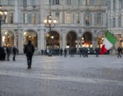 Presidio del centrodestra a Milano per solidarietà dopo i saccheggi