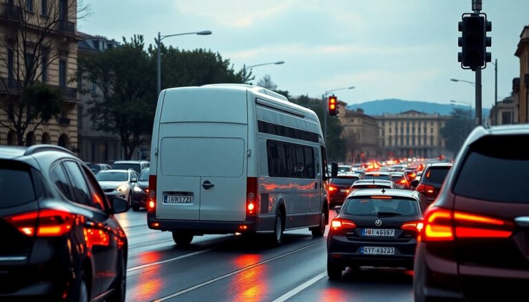 Bus incastrato a Grottaferrata: traffico bloccato per ore