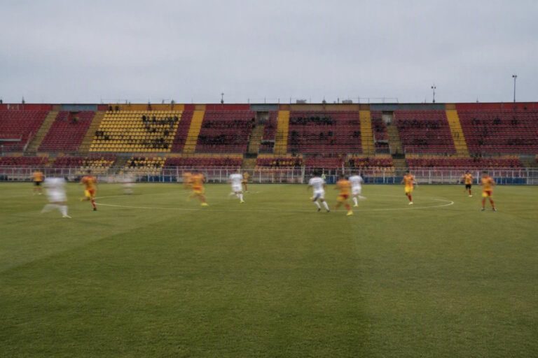 Doppietta di Malen e poker della Roma contro il Lecce