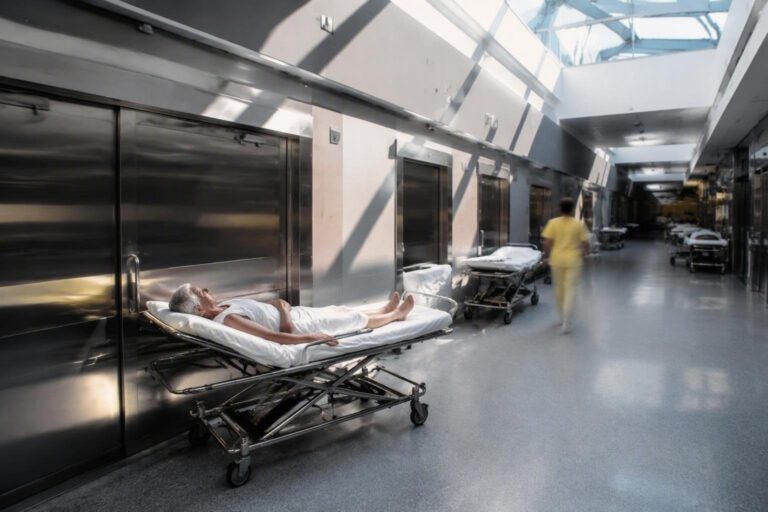 Emma Bonino in ospedale con problemi respiratori: aggiornamenti sulle sue condizioni