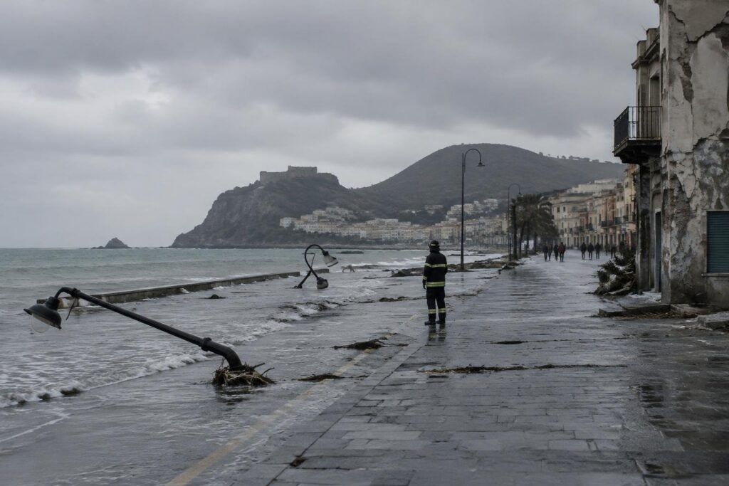 Allagamenti e frane nel Sud: emergenza a Lipari e Pomezia