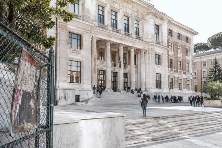 Occupazione al Mamiani: studenti protestano in viale delle Milizie
