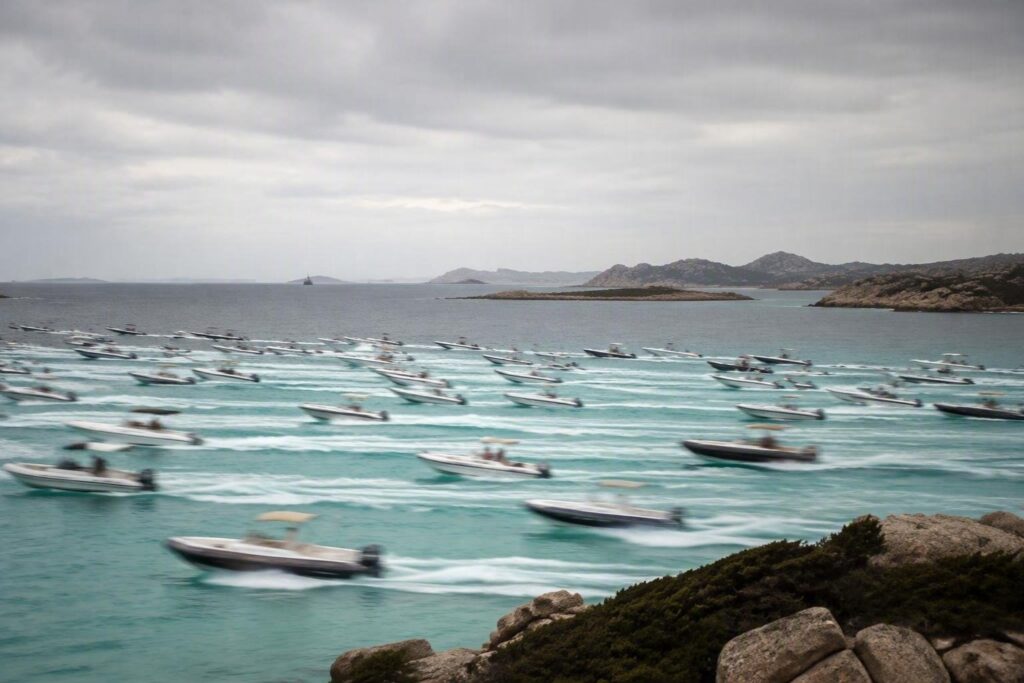 Arcipelago di La Maddalena: emergenza ambientale per il turismo nautico incontrollato
