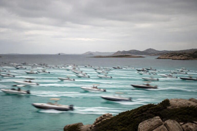 Arcipelago di La Maddalena: emergenza ambientale per il turismo nautico incontrollato