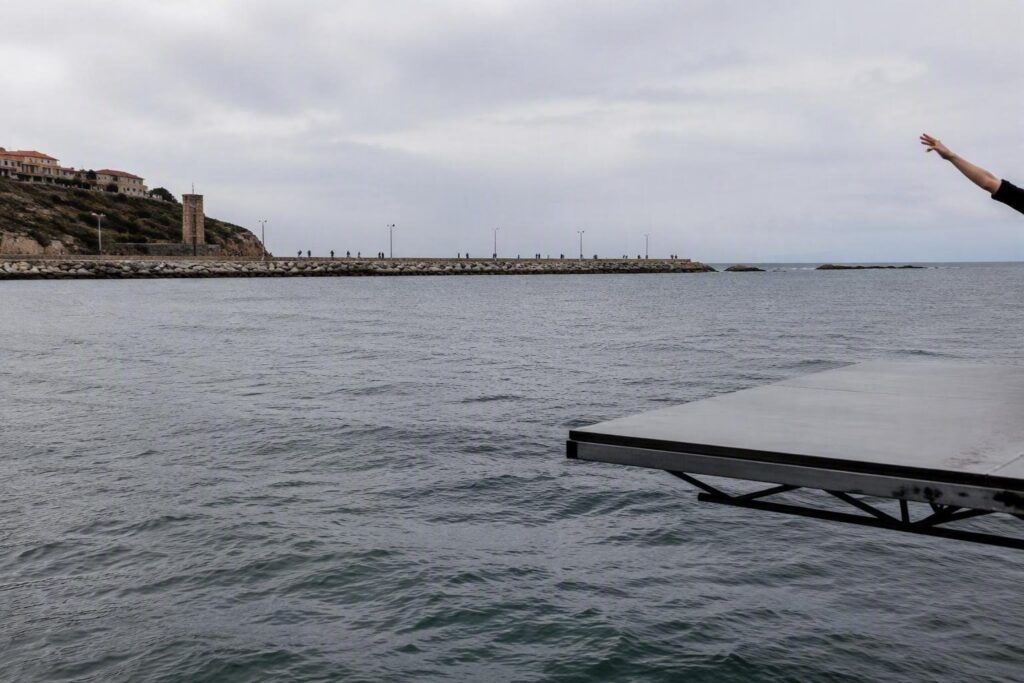 Gran Dama della Marina: piano sospeso e ginnastica ritmica al Porto Turistico di Santa Teresa Gallura