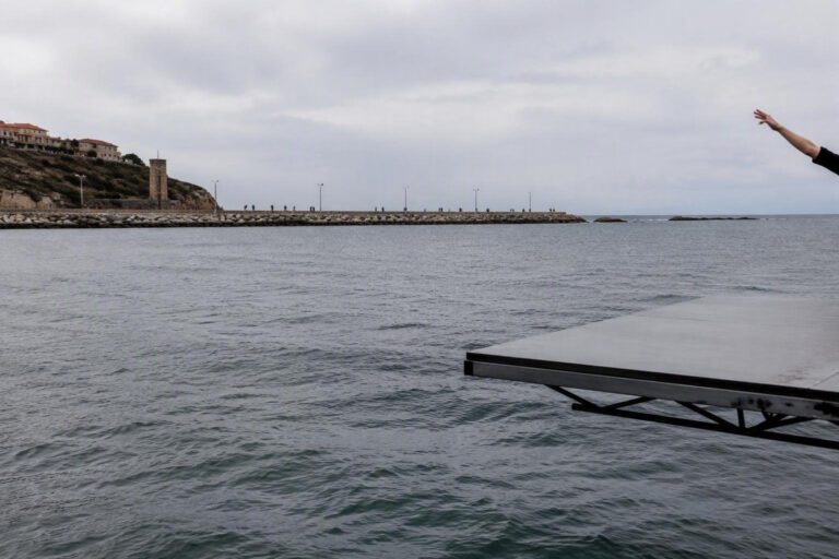 Gran Dama della Marina: piano sospeso e ginnastica ritmica al Porto Turistico di Santa Teresa Gallura