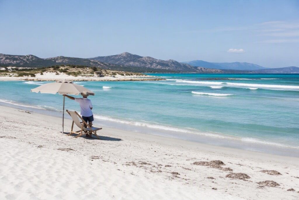 Sardegna, spiagge libere e aree in concessione: come orientarsi tra norme e sanzioni