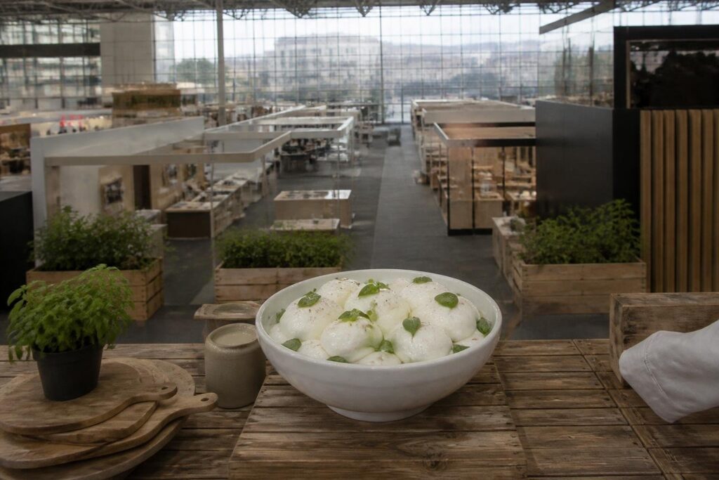 Mozzarella di bufala campana DOP protagonista al SIAL 2024
