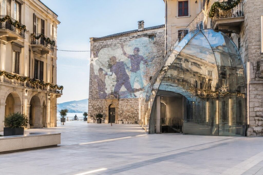 Natale luminoso, film street-art e tunnel: le novità di Olbia