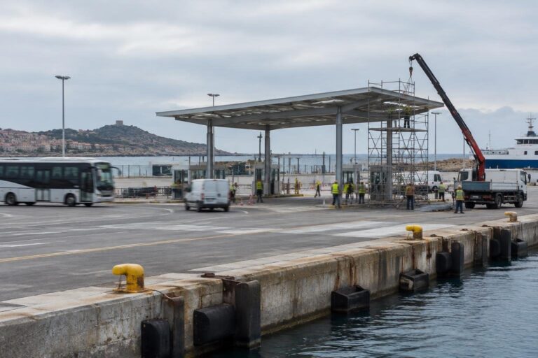Nuova pensilina di sicurezza al porto di Santa Teresa Gallura