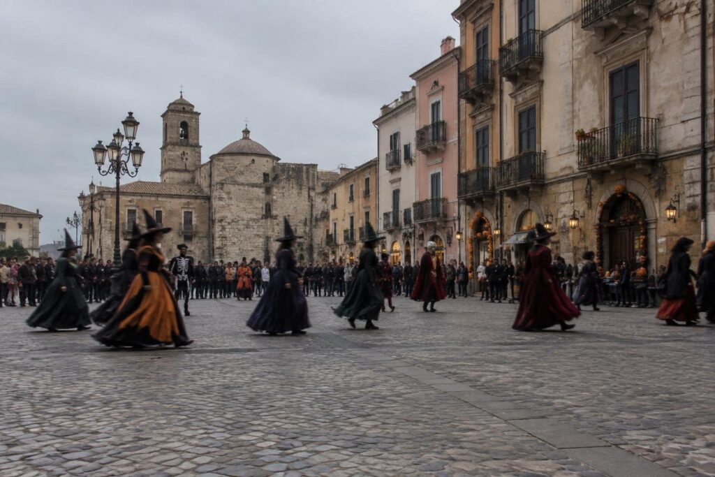 Oristano e Olbia celebrano Halloween con laboratori, sfilate e musica