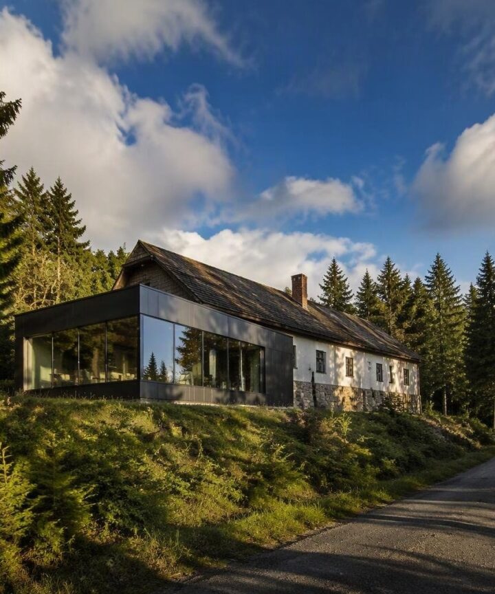 Förstberg Ling adds contemporary wing to historic Röstånga house