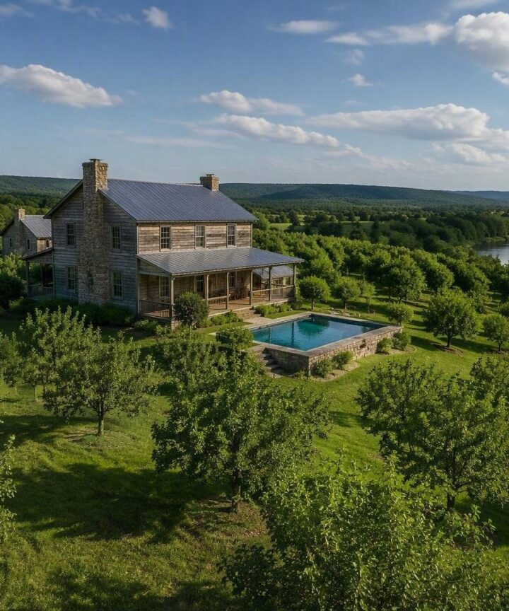 Luxury farmstead in Leiper’s Fork with orchard, pool and river access