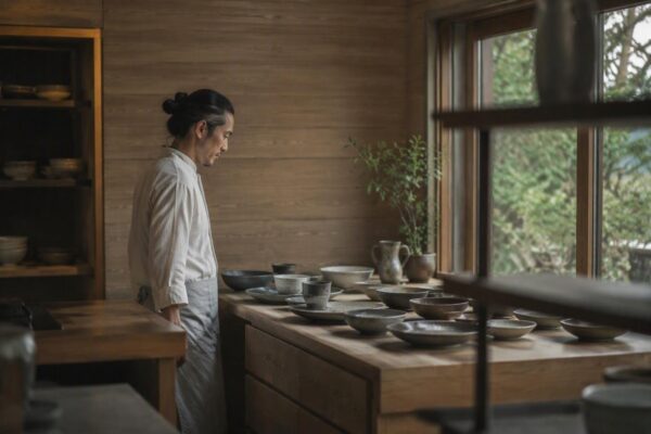 Essential stoneware dinnerware collections for modern homes