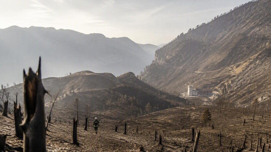 Emergenza incendio a Tignale: evacuazioni e interventi notturni