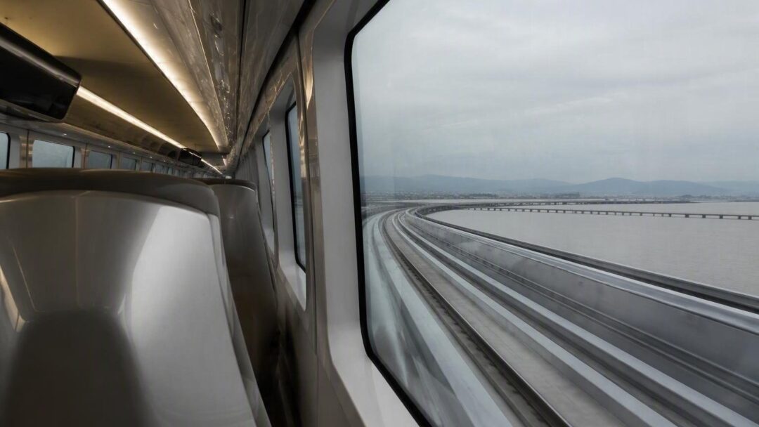 Il design italiano di Pininfarina per il treno aeroportuale di Osaka: dettagli e prospettive